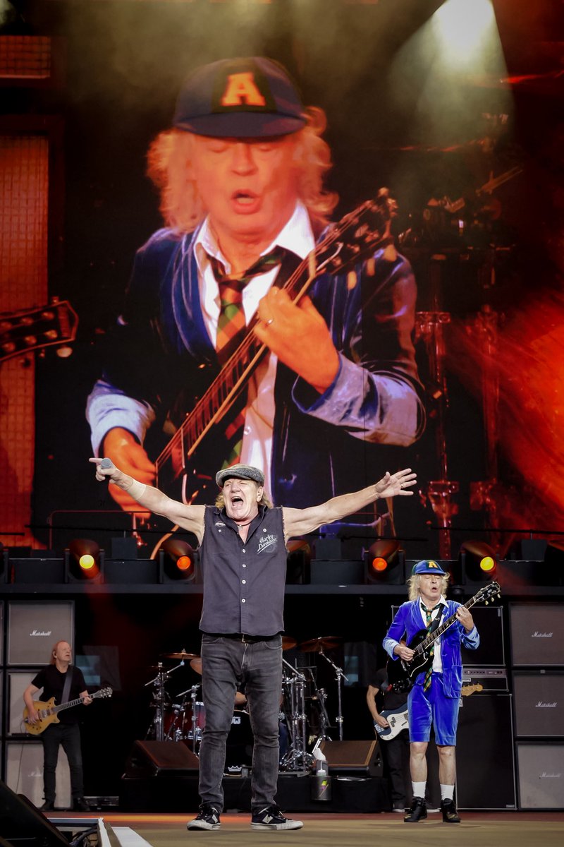 acdc tweet picture