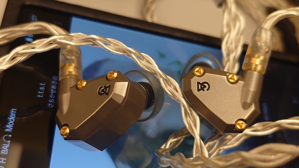 ryoutadb's tweet photo. 今日はCampfire audio Andromeda SE Gold TiとSxc8 4.4です。コレもほぼ完成系ですw😇硬めの筐体には太めでOKです。個人的にとてもしっくりきてます。こういう自分だけの楽しみがポタオデの魅力です。倖時間(ハッピータイム)スタート!w😇
#Campfireaudio
#Andromeda
#aloaudio
#今日のイヤホン https://t.co/a1cnPdSMWN