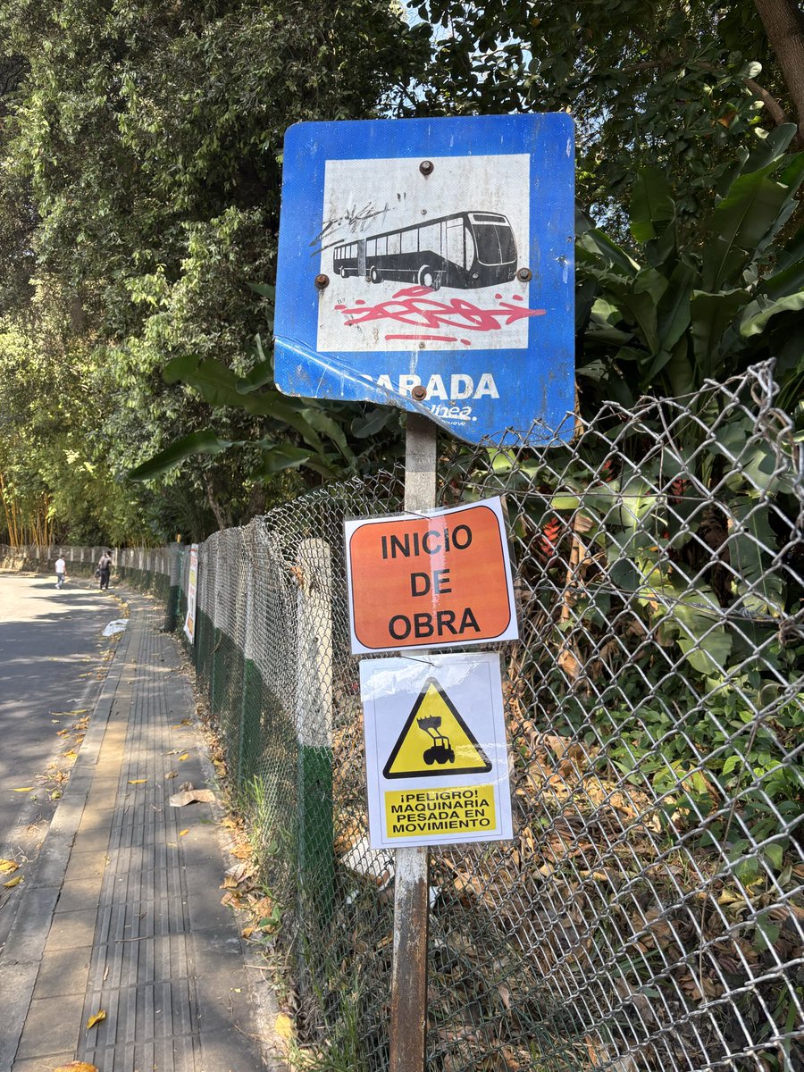 zioreth_me's tweet photo. Desde hace un par de días ingresó en la reserva del barrio Lagos II personal de construcción a realizar obras en el lugar sin estar debidamente identificado ni los trabajadores ni la zona en cuestión

@Alcaldiafblanca @CARCDMB @PoliciaColombia @CanalTRO @CaracolBga https://t.co/3mkOQQdPDL