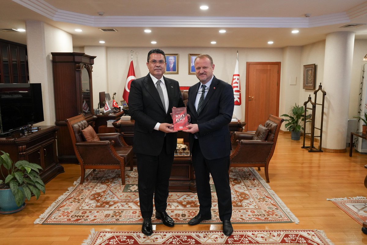 Danis_Mehmet_'s tweet photo. MHP Genel Başkan Başdanışmanı ve 25. 26. Dönem TBMM Üyesi Sayın Prof. Dr. Ruhi ERSOY’u Üst Kurulumuzda misafir ettik.

Akademik uzmanlık alanı olan medya kültür ilişkileri konusunu siyasi tecrübesiyle birleştirerek yaptığı değerlendirmelerden istifade ettik. 

Nazik ziyareti için teşekkür ediyor, çalışmalarında kolaylıklar diliyorum.

@ersoyruhi