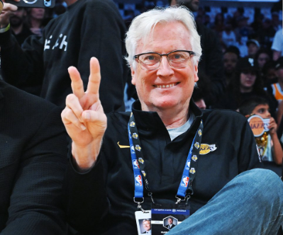 itsfirefeed's tweet photo. 💰 $2 BILLION IN LESS THAN 10 MONTHS

Mark Walter bought majority control of the Lakers at a $10B valuation in October 2025. Now, he’s reportedly selling the team for more than $12B, a $2B + jump in valuation. https://t.co/kjc7UGoKv9