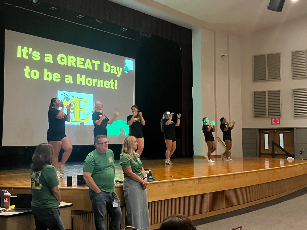 EHS_Hornets's tweet photo. Welcoming our new students and their families was such a wonderful way to start the day! New students received their schedules and Chromebooks and took a tour of the building. The club fair was a huge success and many of our new students are signing up already. https://t.co/wiDY9eQyn4