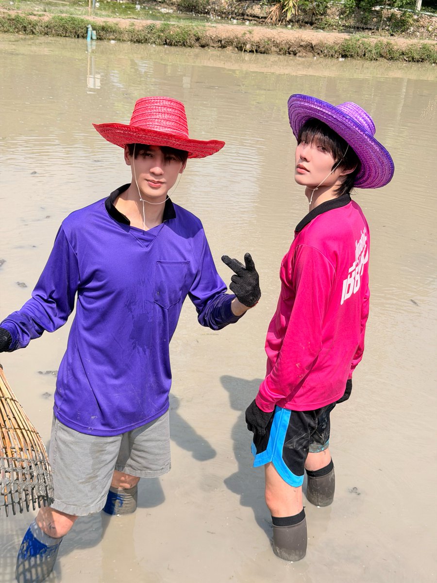 nampingnapat's tweet photo. Happy mother's day kub เห็นหม่ามี๊หม่าม้าน้องวิเวียนชอบสีชมพูกัน เลยเอาเซ็ตชมพูมาฝาก ช่วงนี้ทำงานเก็บเงินผ่อนไม้กวาดอยู่ครับ ไว้เจอกาน🍑💖🎀

#KengNamping 
#nampingster https://t.co/gspFvZYJVF