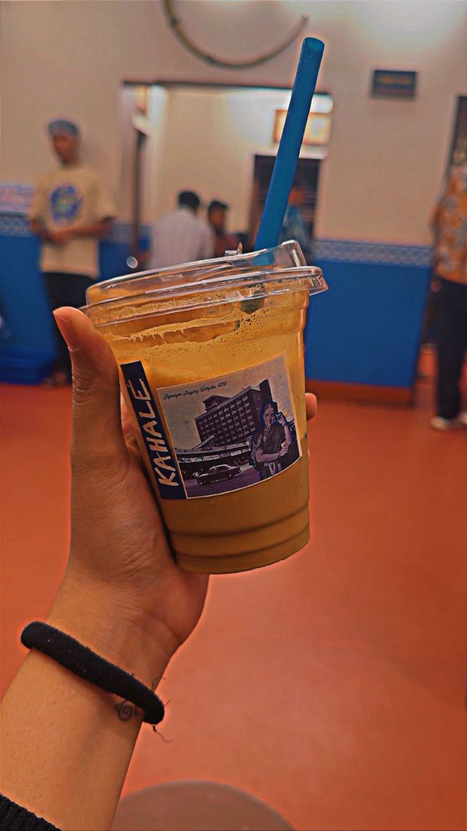 nanu_milana's tweet photo. #spot5
📍Kahale, Jayanagar
A happening coffee place where the interiors really define its character. Been regularly visiting this place

My picks:
Kaapi – Filter Coffee
Salted Caramel Cold Coffee
Shunti Kaapi
Didn’t really enjoy their savouries or the tiramisu https://t.co/LwQ9aO0dbI