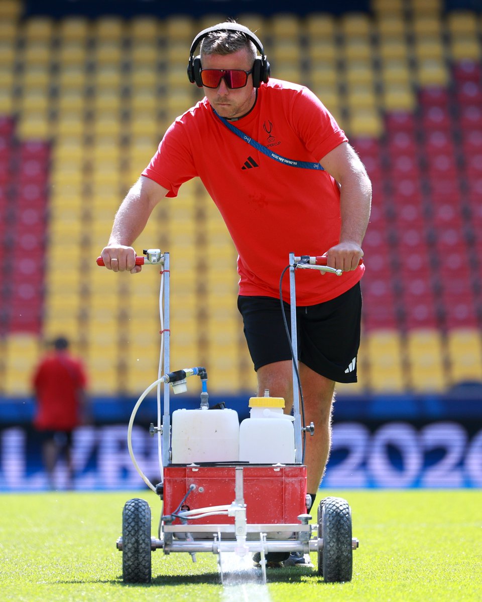 ChampionsLeague's tweet photo. Finishing touches 🖌️

#SuperCup https://t.co/H5gZXJfJNQ
