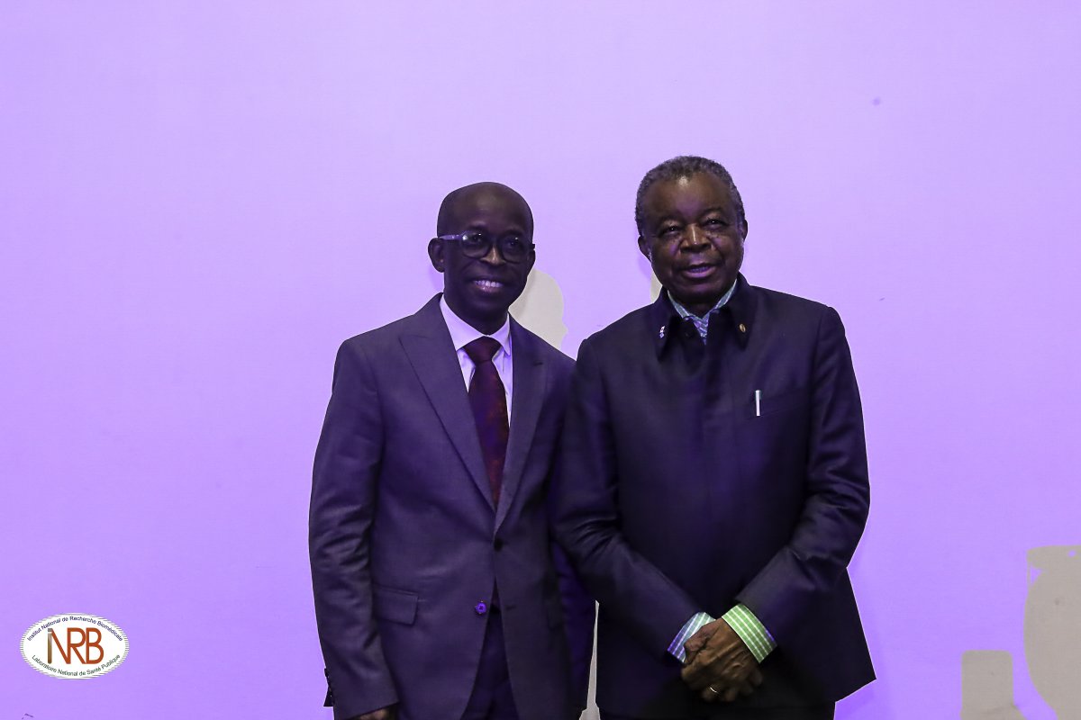 inrb_kinshasa's tweet photo. #UneSanté | Ce 12/08 à Kinshasa, l’#INRB a accueilli la 1ʳᵉ réunion du Comité Conjoint de Coordination du projet visant à renforcer la surveillance, la détection précoce et la réponse aux fièvres hémorragiques virales.
#OneHealth #Ebola #SantéPublique https://t.co/f0jfhE8I8m