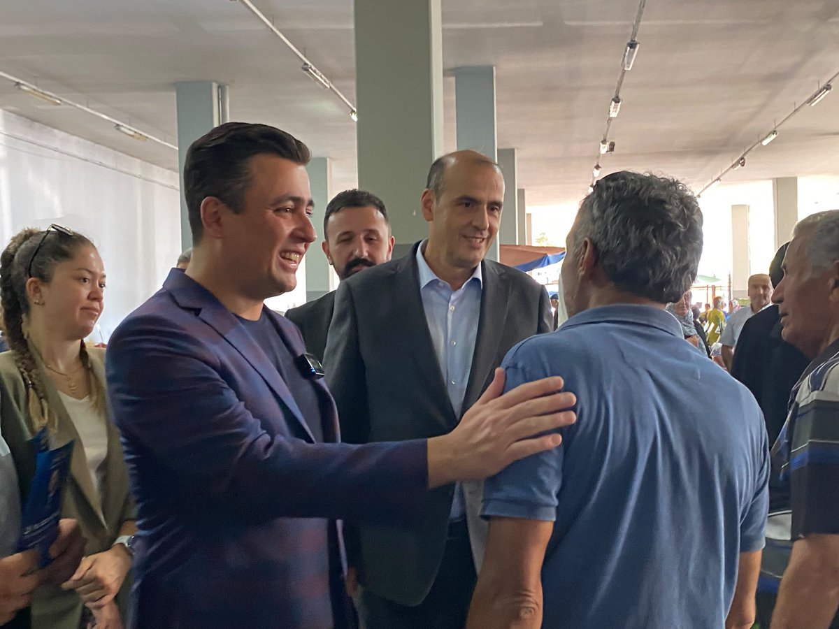 Fatih__Bildik's tweet photo. 📍Battalgazi Mahallesi

Milletvekilimiz @OsmanGokcek_ eşliğinde, İl Yönetim Kurulu Üyemiz Ahmet Akgün, Meclis Üyemiz Gülsen Yılmaz, Gençlik Kolları Başkanımız ve Yönetim Kurulu Üyelerimiz ile birlikte;

Battalgazi Mahalle pazarına ziyarette bulunaram pazarcı esnaflarımız ve ilçe sakinlerimiz ile bir araya geldik. 

#KalbimizAltındağ 

@akaltindag