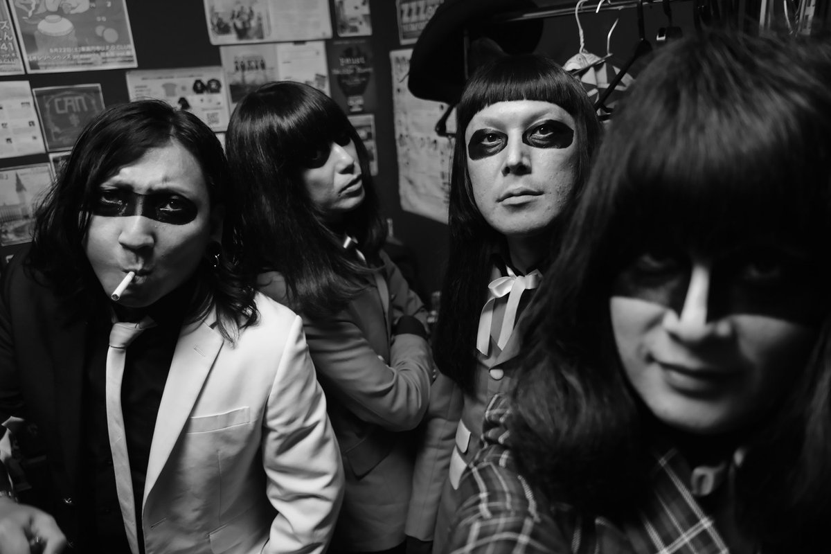 BeeBeeKingon's tweet photo. 高円寺UFO CLUBビィャァオな1日を有難う!!!!

自爆とKiNGONSカオスなツーマン 3コードと4コードがいいグルーブを生んだでしょ

ロックンロールとポップパンク最高じゃないか

また創り出そう創り出そう創り出すんだ
しなきゃ未来は無いぜ

来てくれた皆様本当に有難う!!!!!幸せな1時間でした!!!!!! https://t.co/YN6WRibr7P