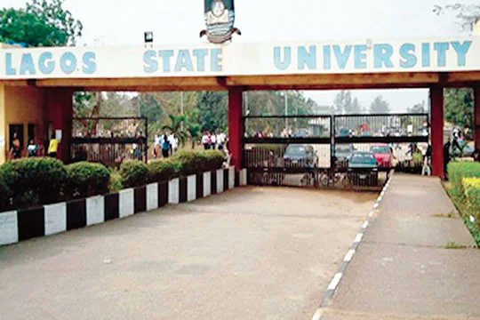 yabaleftonline's tweet photo. 494 bag first class as LASU graduates 20,000. https://t.co/SNGwGcUt6K