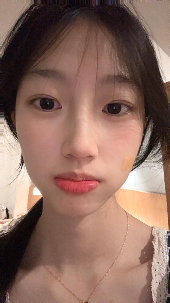 acalpito's tweet photo. 05后二十➕的女大还有男孩子喜欢么？ https://t.co/y81c2mHQUa