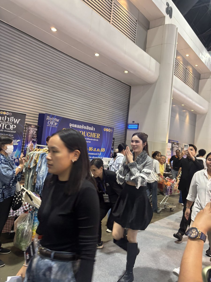 Puypuy629's tweet photo. ไปดูชาล็อตได้อะไรกลับมาบ้าง 1.ชาล็อตตัวจริงสวยมาก 2.น้องนวยน่ารัก 3.ชาล็อตสวย 4.คุณแม่แป้งชาล็อตสวยมาก #OTOPศิลปาชีพ2569xชาล็อต @itscharlotty https://t.co/WT3ot4YPBT