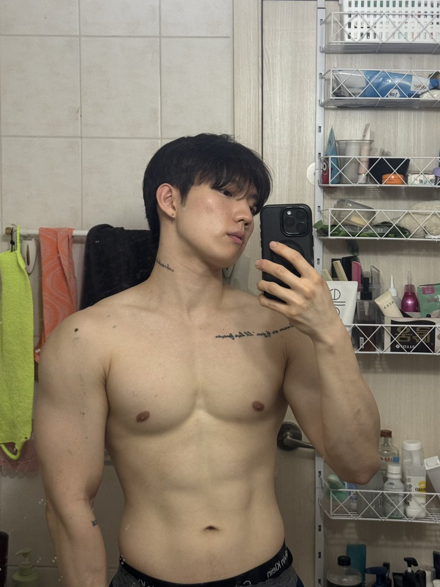 M_6koon's tweet photo. 뭔가 어깨 잘먹음 https://t.co/jBRUZgZnhZ