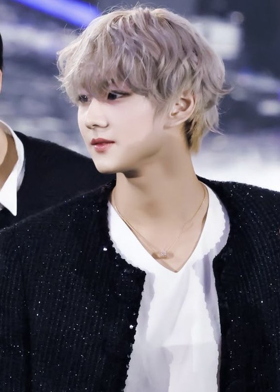 wonrzk's tweet photo. 🐈: blonde doesn’t suit me

girl let’s not lie to ourselves neow https://t.co/VI8MyHYAKE