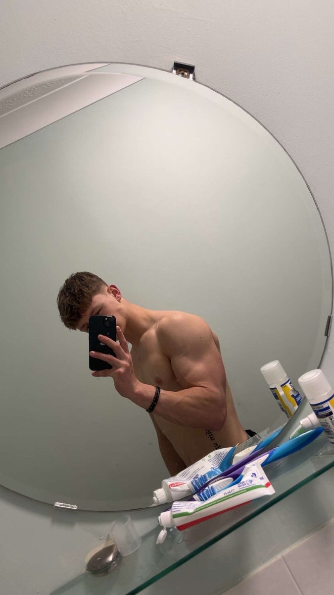 StraightUKMen's tweet photo. https://t.co/xaHLnsz5au