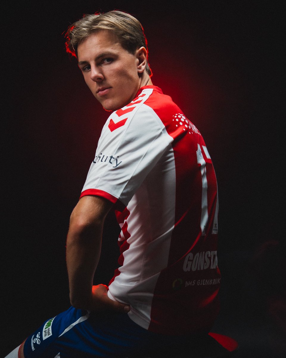 KFUMOslo's tweet photo. Vi var visst ikke ferdige… Velkommen Julian 👋

Den unge angrepsspilleren kommer fra HamKam og har signert en avtale ut 2030.

📲 Les mer på https://t.co/7K6SoP25Kd!

📸 Ayi Visuals https://t.co/nJZtVCBmXn