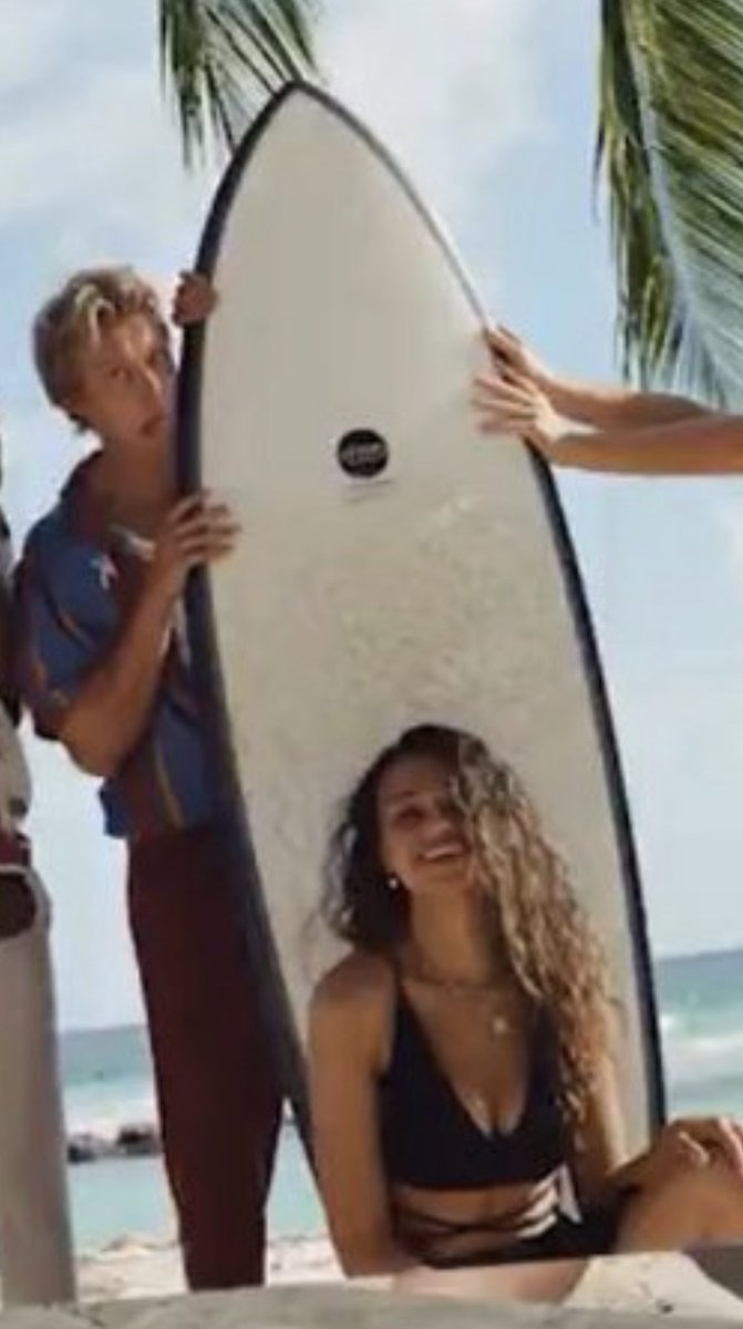 isfadgirl's tweet photo. Can yall actually kill me omg the pics ughhhhh #obx #jiarah #rudison https://t.co/Jsj08Qx5jQ