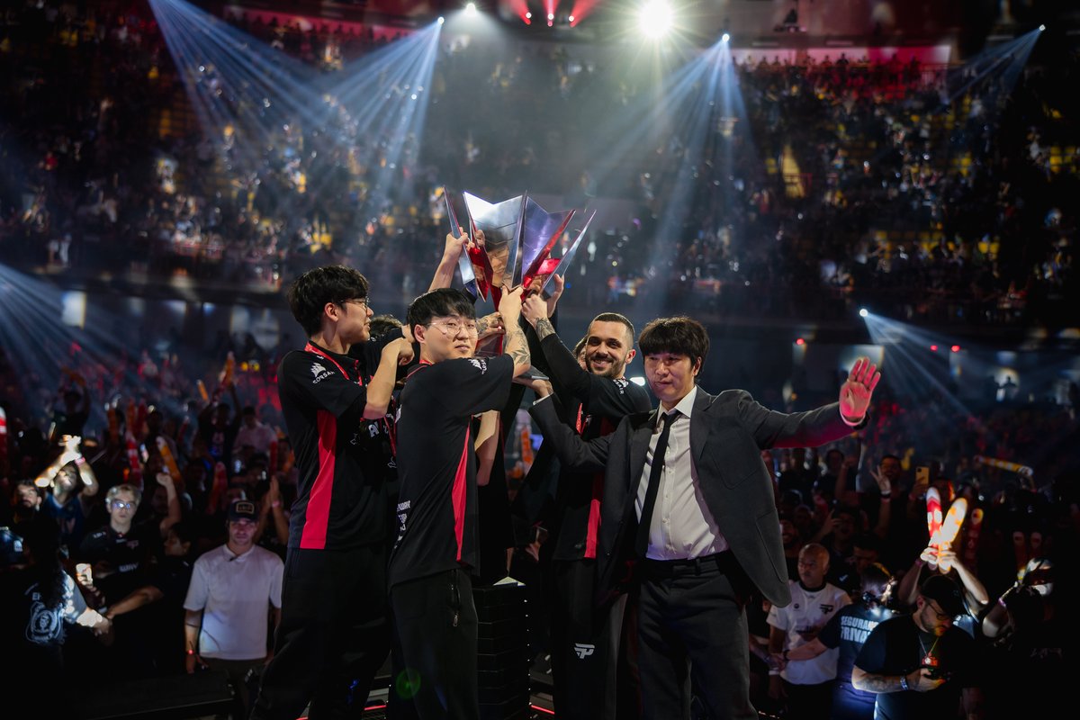 paiNGamingBR's tweet photo. Depois de mais de seis anos, chega ao fim a trajetória de Xero como nosso head coach de League of Legends.

Sabemos que uma mudança como essa no meio de um Split não é comum, nem fácil. A decisão, porém, não foi tomada de forma repentina ou baseada apenas nos resultados recentes. É fruto de uma avaliação que já acontece há algum tempo sobre os últimos anos da equipe, a nossa forma de trabalhar e o perfil de liderança que buscamos para o futuro.

Ao longo desses mais de seis anos, Xero teve um papel importante na construção e no fortalecimento de uma identidade competitiva que nos proporcionou consistência, solidez e resultados relevantes. Durante grande parte dessa trajetória, tivemos uma visão compartilhada sobre como compreender o jogo, desenvolver jogadores e estruturar nossas equipes.

Hoje, porém, entendemos que estamos em um novo momento, em que nossas perspectivas sobre metodologia, filosofia e mentalidade competitiva passaram a seguir caminhos diferentes. Essa mudança faz parte da evolução natural de um projeto construído em conjunto por tantos anos e encerra este ciclo de forma extremamente respeitosa, preservando o reconhecimento por toda a história que construímos juntos.

Xero, nosso muito obrigado por todos esses anos ao nosso lado. Somos muito gratos por tudo o que você fez pela paiN e por ter escolhido permanecer ao nosso lado durante tantos anos, nos bons e maus momentos. Você sempre fará parte da nossa história e será lembrado com muito carinho!

#GOpaiN