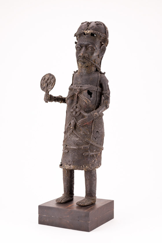 eunuchboys's tweet photo. Bronze figure of a Court Eunuch, possibly 16th Century, Kingdom of Benin https://t.co/CIM7LuKJET