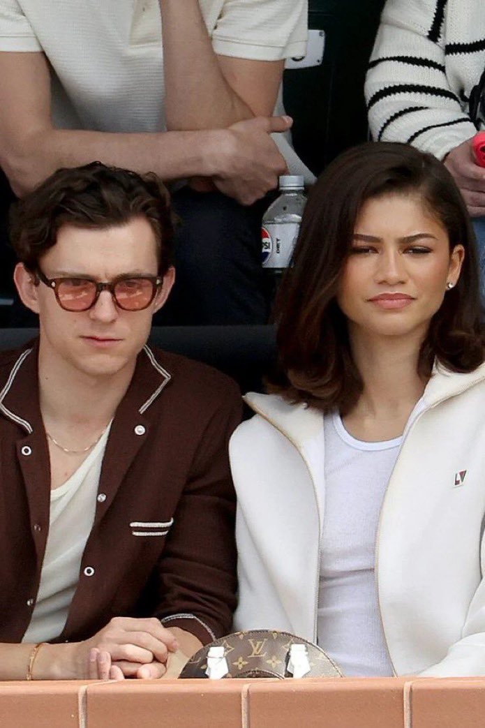 Zaradxoxo82's tweet photo. ZENDAYA's DATING HISTORY 💖

2026 / Tom Holland 💕💒👰🏻‍♀️💍
2025 / Tom Holland - Engagement 
2022- 24/ Tom Holland 
2019-2020 / Jacob Elordi 
2017-18 /  Tom Holland
2016 / Odell Beckham Jr.... love https://t.co/sqrUbhHci8