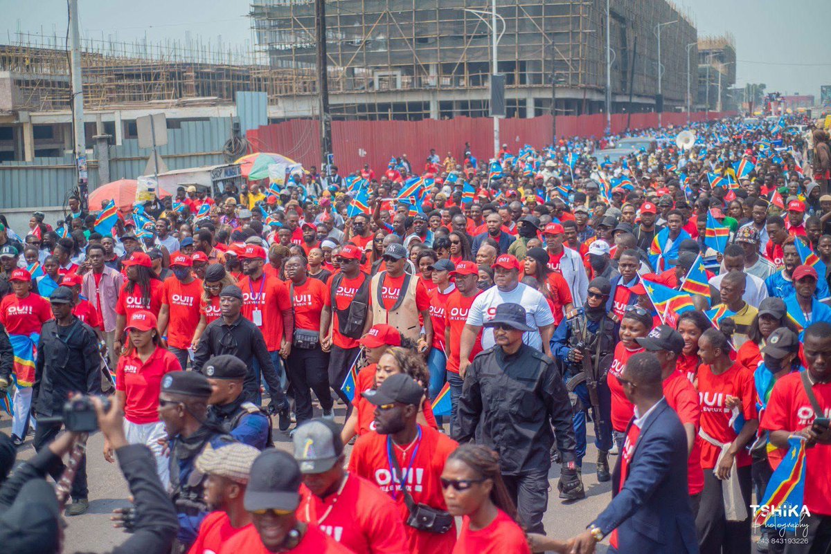 aminata_kasa's tweet photo. Exploit ce mercredi 12 août, le peuple congolais a dit Oui, une masse de kinoises et kinois dans la rue pour dire Oui au Changement de la Constitution, prête à accompagner FATSHI dans cette démarche.
@fatshi13 

        AMINATA OEIL DU CHEF https://t.co/z4CUXbPelQ