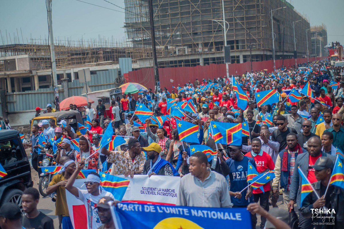 aminata_kasa's tweet photo. Exploit ce mercredi 12 août, le peuple congolais a dit Oui, une masse de kinoises et kinois dans la rue pour dire Oui au Changement de la Constitution, prête à accompagner FATSHI dans cette démarche.
@fatshi13 

        AMINATA OEIL DU CHEF https://t.co/z4CUXbPelQ