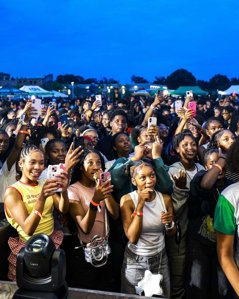 MayorBowser's tweet photo. Where 10,000+ DC teens have been this summer:

Late Night Hype, hosted by @DCDPR.

It's great to see our young people continuing to enjoy a safe, fun third place. Final one is this Friday, 8/14, at Brentwood Hamilton Park. https://t.co/ctPV6Kpld1