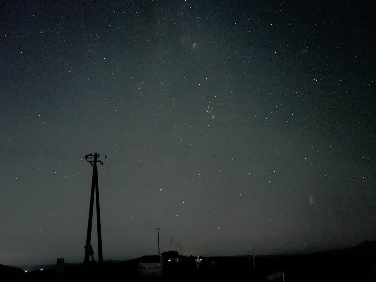 muroran621's tweet photo. なかなか良い星空でした🌌
体感2〜3分に一回程度流れていたと思います。
家族連れやカップルが多くて鬱です
あと酪農が近いのか肥料臭いです
あと虫もたくさん飛んでます https://t.co/uFC8BPXsve