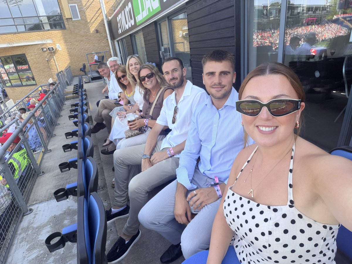 Chepstow_Racing's tweet photo. Racecourse team outing supporting @Tan_Cymreig
#welshfire #Chepstowracecourse https://t.co/pwWmUteMLa