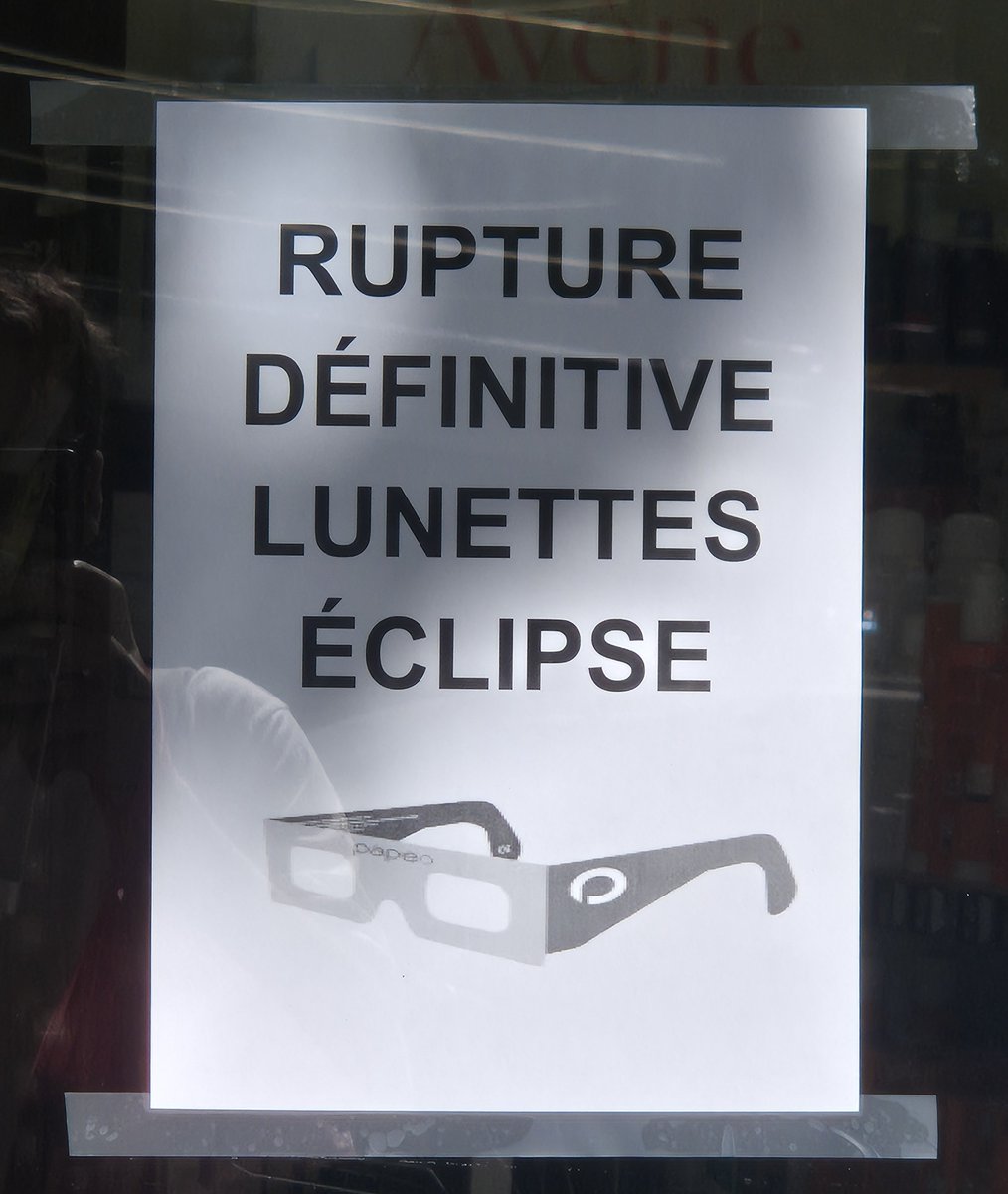 HadrienClouet's tweet photo. La #France de #Macron.

#eclipse https://t.co/jdPXaCxABz