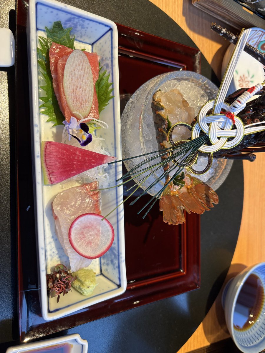 chacha_405's tweet photo. 伊勢海老食べた https://t.co/VIuf6ZJQRz