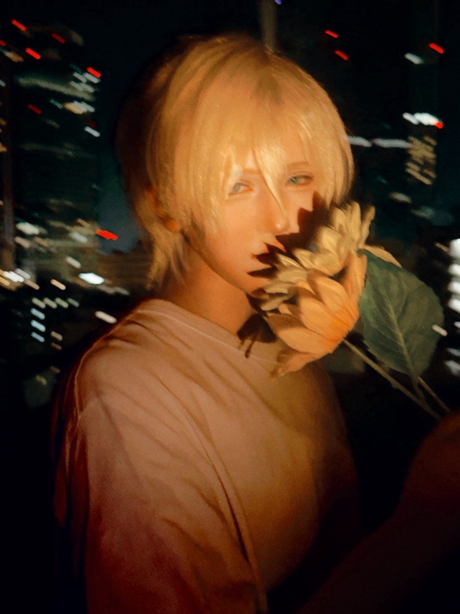 remu_muru's tweet photo. cos . 🍌🐟

　　　神様、どうか彼を
　　　
　　　　　　守って下さい

 #アッシュ・リンクス生誕祭2026
 #アッシュ・リンクス誕生祭2026 https://t.co/qKoqN9mxuk