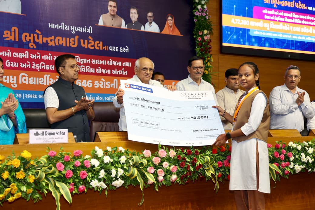 Bhupendrapbjp's tweet photo. શિક્ષણ થકી નવી પેઢીના ઘડતરનો ઉત્સવ.. 

ગાંધીનગર ખાતેથી ‘નમો લક્ષ્મી યોજના’, ‘નમો સરસ્વતી વિજ્ઞાન સાધના યોજના’ અને ઉચ્ચ તથા ટેકનિકલ શિક્ષણની વિવિધ શિષ્યવૃત્તિઓ અંતર્ગત રાજ્યના 4.72 લાખથી વધુ તેજસ્વી વિદ્યાર્થીઓને DBT ના માધ્યમથી રૂ. 646 કરોડથી વધુની આર્થિક સહાય અર્પણ કરી.

સૌ વિદ્યાર્થીઓને પૂરુ મન લગાવી અભ્યાસ કરે અને ભણતર દ્વારા પોતાના પરિવાર અને દેશનું નામ રોશન કરે તેવા આશીર્વાદ અને શુભકામનાઓ.