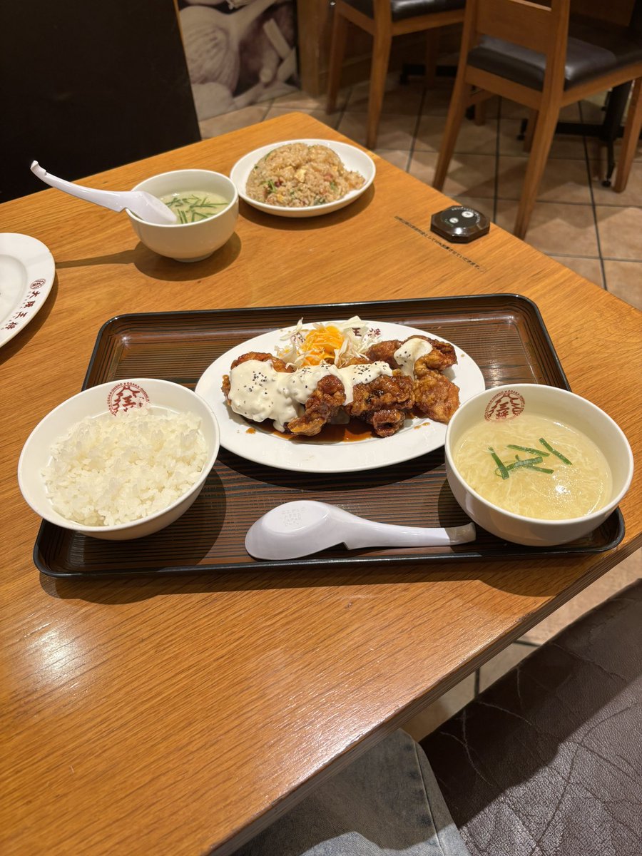 cocomatus1155's tweet photo. 大阪王将で、
餃子付きチキン南蛮定食
🥟🐔 https://t.co/4oW63xaqLh