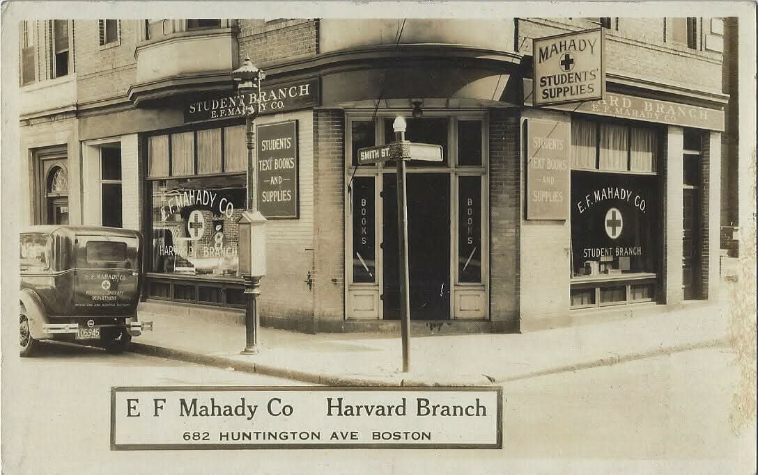 OldSchoolBoston's tweet photo. Thanks to John Zdanowicz for this one! This corner building on Huntington Ave. still exists.  Its a pizza shop now.  Anyone recognize it? https://t.co/xb3b25MKGz
