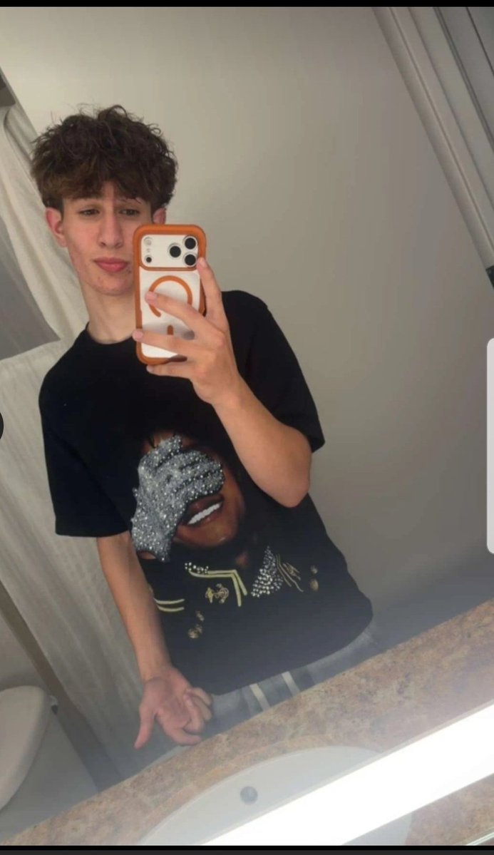Johnbaitsi0av's tweet photo. https://t.co/Mnxp86riFB https://t.co/exzzM5d6oz