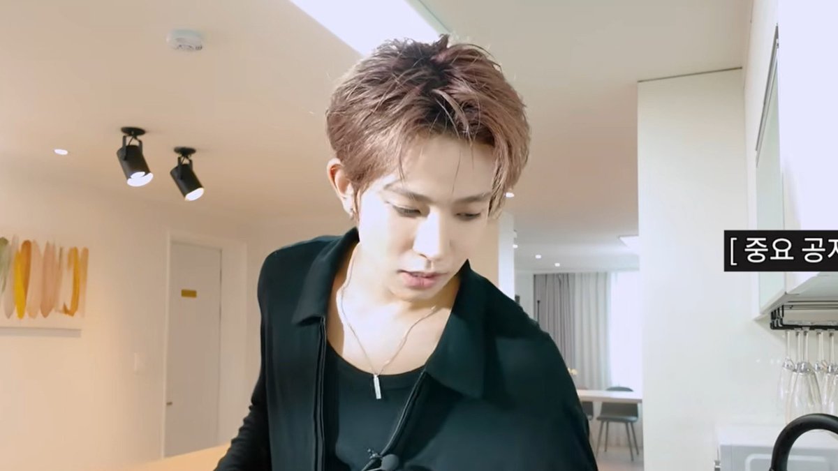 hsngpilled's tweet photo. what i thought we would be getting when heeseung was gonna guest star on KBS Mr house husband .. 😭 

at least we got our male wife evan now https://t.co/32wXMoRacP