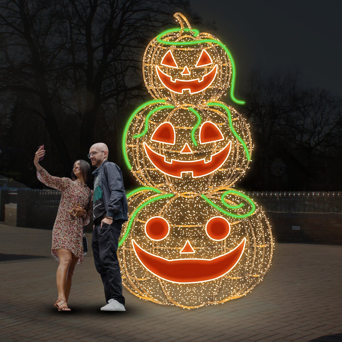 ExhibitionsIntl's tweet photo. HALLOWEEN HAUNTING SOON

It's Halloween soon, which is the perfect time for us to make your venues the spookiest they can be.

Get in touch with us now for these displays if you dare.

#pumpkins #ghosts #skelecton #wolf #streets #shoppingcentres #LEDlights #fibreglass https://t.co/MQMLjM1fcz