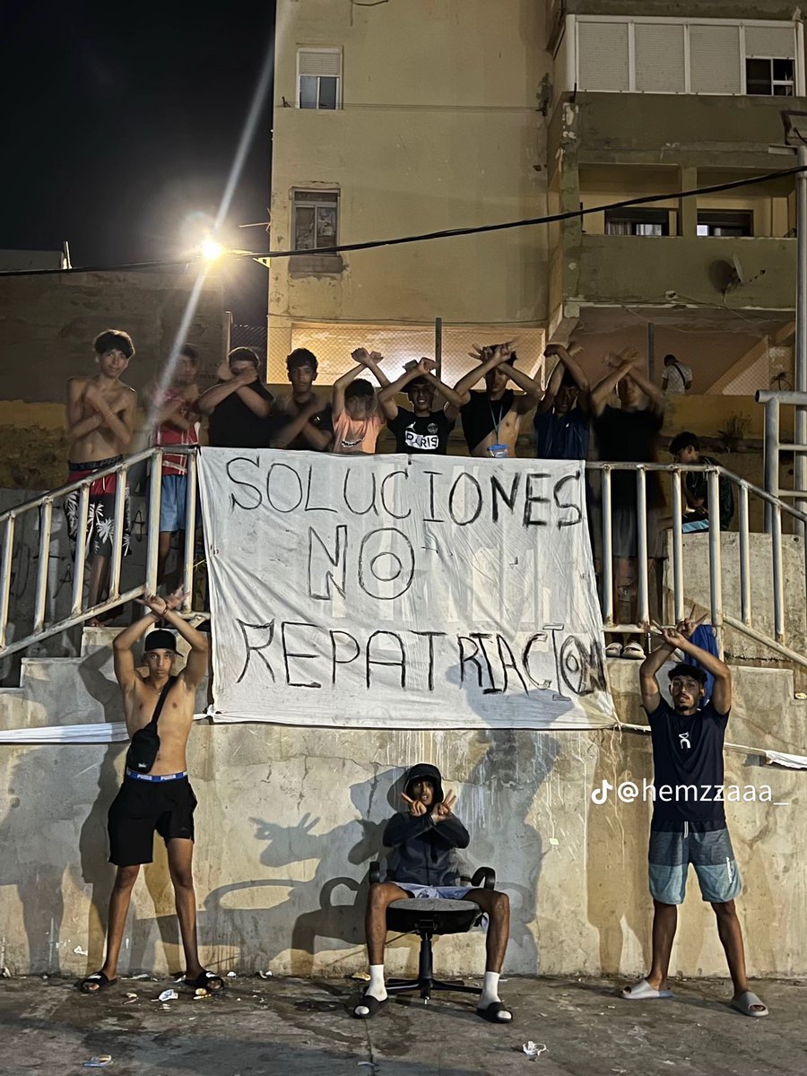 javionsalo's tweet photo. Los invasores reclaman privilegios.

Los traidores se los concederán.

Los españoles los sufrirán https://t.co/RUpo2xFn1Q