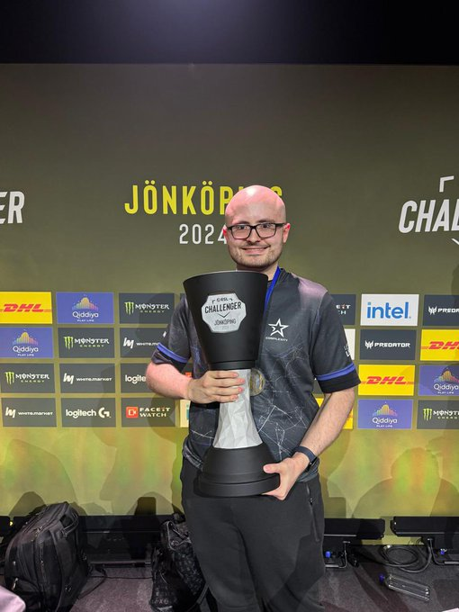 CSGORoll's tweet photo. gr1m exposed crashing out over egirls during EWC 💀 https://t.co/90y5Mrzcqe