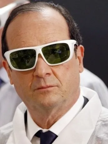 IamPolemix's tweet photo. FLASH 🔴 le Parti socialiste propose des paires de lunettes à 15 euros pour pouvoir observer l'éclipse https://t.co/sULgsk8ihP