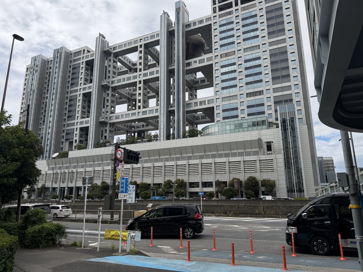 SUGICCHO46_717's tweet photo. 昨日、後輩2人と一緒に東京観光に行きました。東京タワーは登ったので景色は最高だったな！その後軽くですがお台場に行った。
とても楽しい一日でした☺️ https://t.co/b4EnuqkabZ