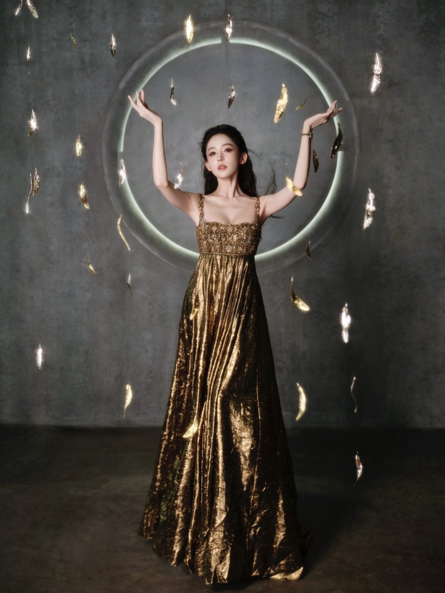 bai_lu_twh's tweet photo. #Gulinazha #Nazha #古力娜扎🇨🇳❤️❤️❤️
Nazha in Tony Ward spring/summer 2017 couture for the 2025 Weibo Night
#2025WeiboNight
#TonyWard
gorgeous💘💘💘
miles-long legs😍😍😍 https://t.co/uT1oOLuqGq