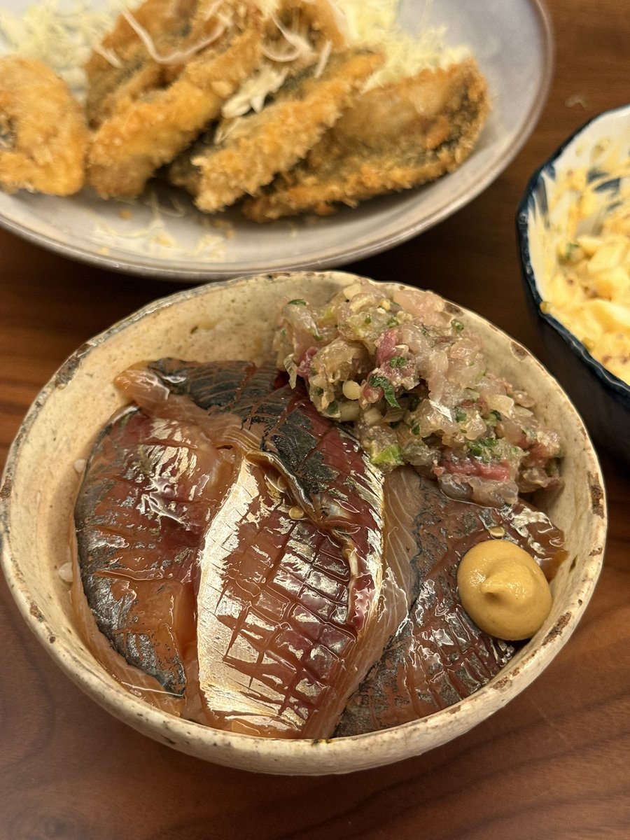 FerSoldat's tweet photo. 島寿司風アジ丼
なめろう添え https://t.co/7fGKzN4WMP