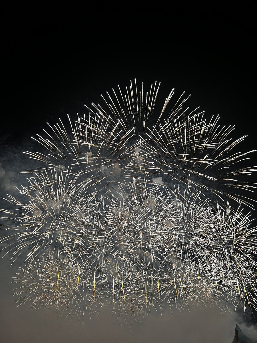 cherrtyong's tweet photo. 🎆🤏🏻 https://t.co/pf9LYhScuX