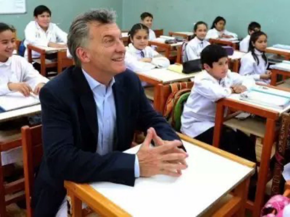 crfpaulinn's tweet photo. fazendo uma obrigatoria na mesma turma que meus calouros https://t.co/SUt0AIJjqP