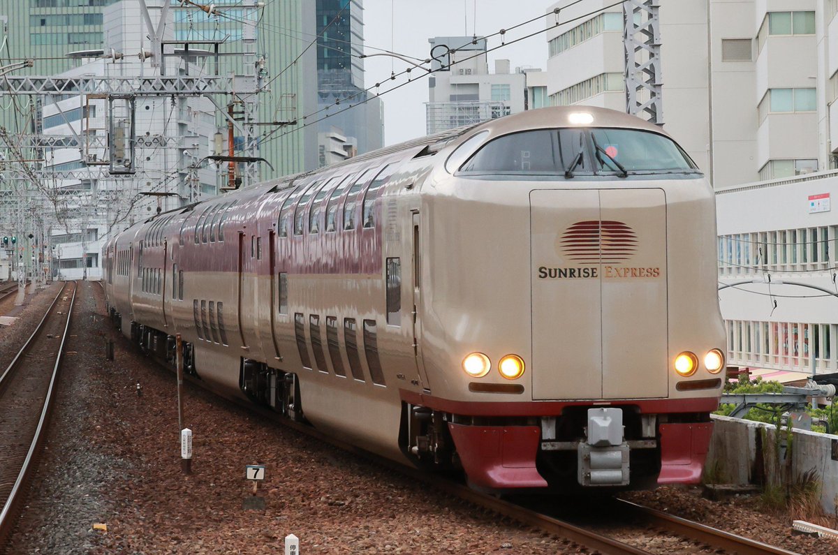 Kobestation0304's tweet photo. サンライズ出雲91号 出雲市行。 https://t.co/1RsAD7Wyxo