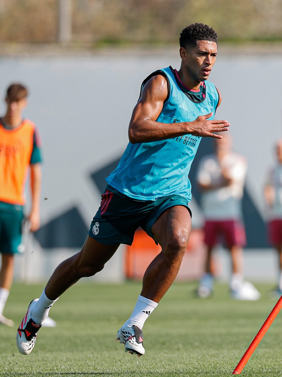 realmadrid's tweet photo. 🤍 ¡Bienvenido de vuelta, @BellinghamJude! https://t.co/zfoJylNH5F
