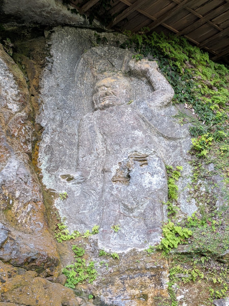 fresh524's tweet photo. 先日行ってきた臼杵の石仏。約1000年前の作品とは思えない迫力で個人的には大分県のベスト観光地。クラウドに保存だから安心というのは甘くて、石に彫っとくが最強のソリューションだと感じる。もっと人気出てほしい。 https://t.co/4L4VgbVmog