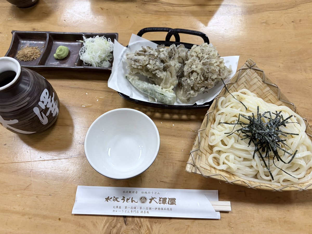 rai85997000's tweet photo. 名物はちゃんと食べるタイプw
うどんもマイタケ天も
めちゃ美味しかったです😆😆 https://t.co/tIy35seBQC