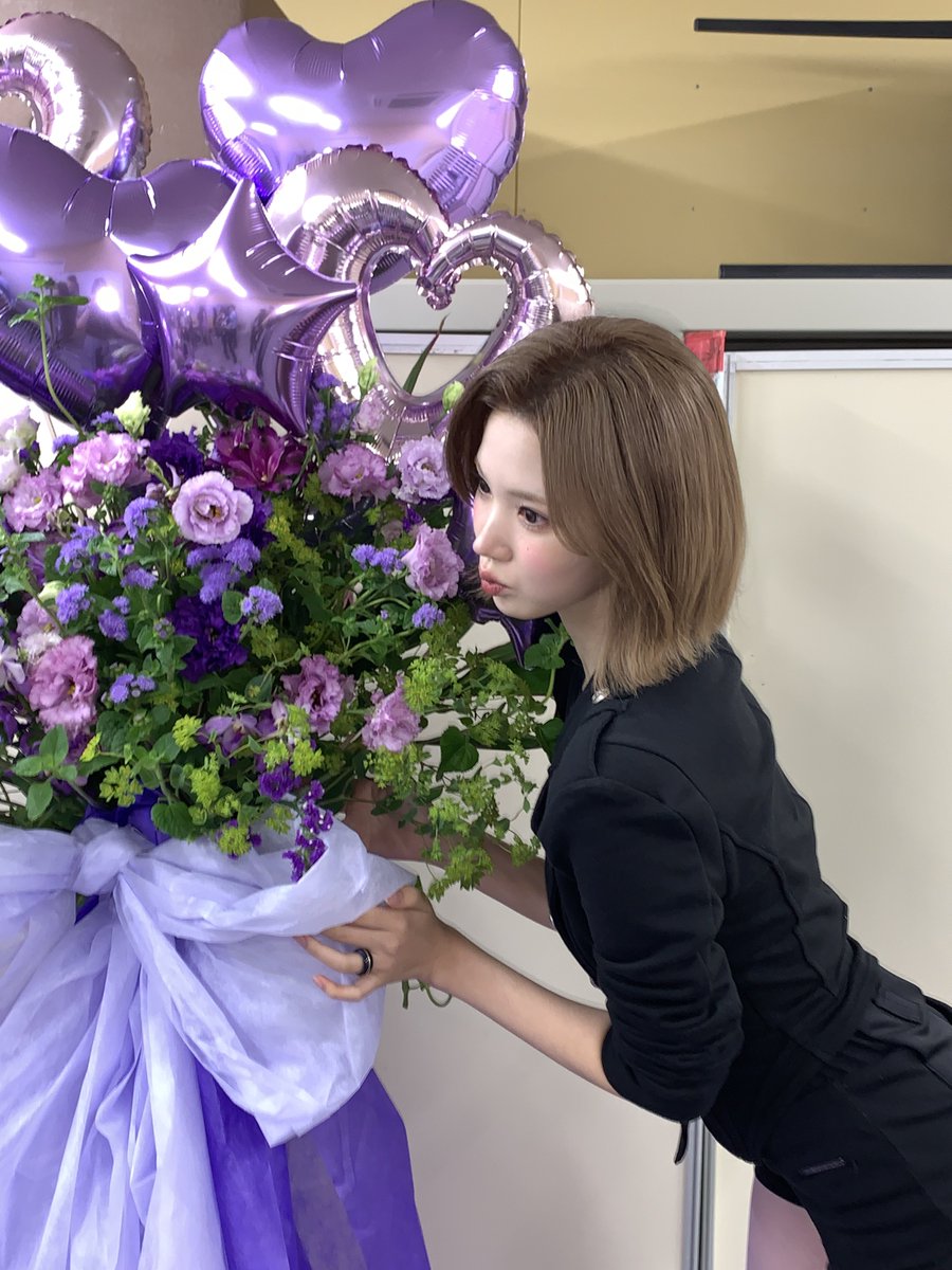 CHOIJIWOO_TH's tweet photo. [📸] 260812 | Weverse Post — #วีเวิร์สของจีอู 🍓 (1/2)

“ วันนี้ในที่สุด Hearts2Hearts ก็ได้เดบิวต์ที่ประเทศญี่ปุ่นแล้วค่ะ!! 💜🫶🏻
พวกเราทุกคนตั้งใจเตรียมตัวกันอย่างหนัก และใส่ความรักลงไปอย่างเต็มที่ในการเตรียมงานครั้งนี้ หวังว่าทุกคนจะชื่นชอบกันมาก ๆ นะคะ!
ฮาชูที่คอยส่งกำลังใจให้พวกเราเสมอ ขอบคุณมากเลยนะ แล้วก็รักมาก ๆ ด้วยค่ะ 🥹💜

นอกจากนี้ ก็ต้องขอขอบคุณพี่ ๆ ทีมงาน Universal และสตาฟทุกท่านมาก ๆ เลยนะคะ ที่คอยช่วยเหลือและดูแลพวกเราอย่างอบอุ่นทุกครั้งที่มาญี่ปุ่น 💜💜

ฝากเอ็นดูและให้ความสนใจ ICONIC HEART กันเยอะ ๆ นะคะ!🫶🏻 ”

#JIWOO #지우
#Hearts2Hearts #하츠투하츠 @Hearts2Hearts